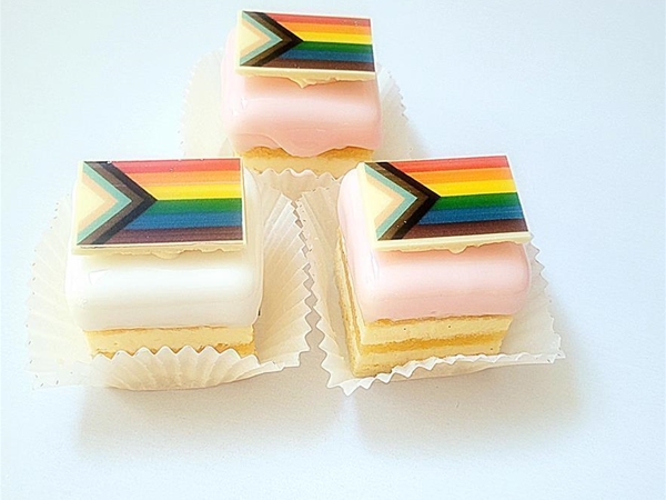 Pride petit-four